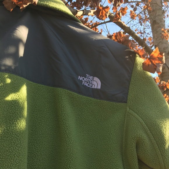 Women’s Medium Green North Face Jacket - Picture 4 of 4